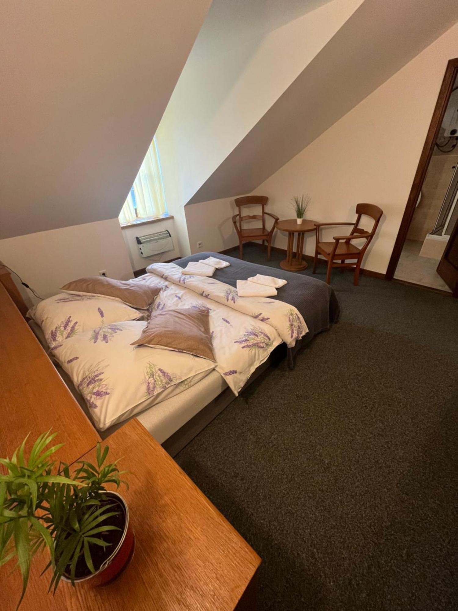 Apartmany Baroko Броумов Экстерьер фото