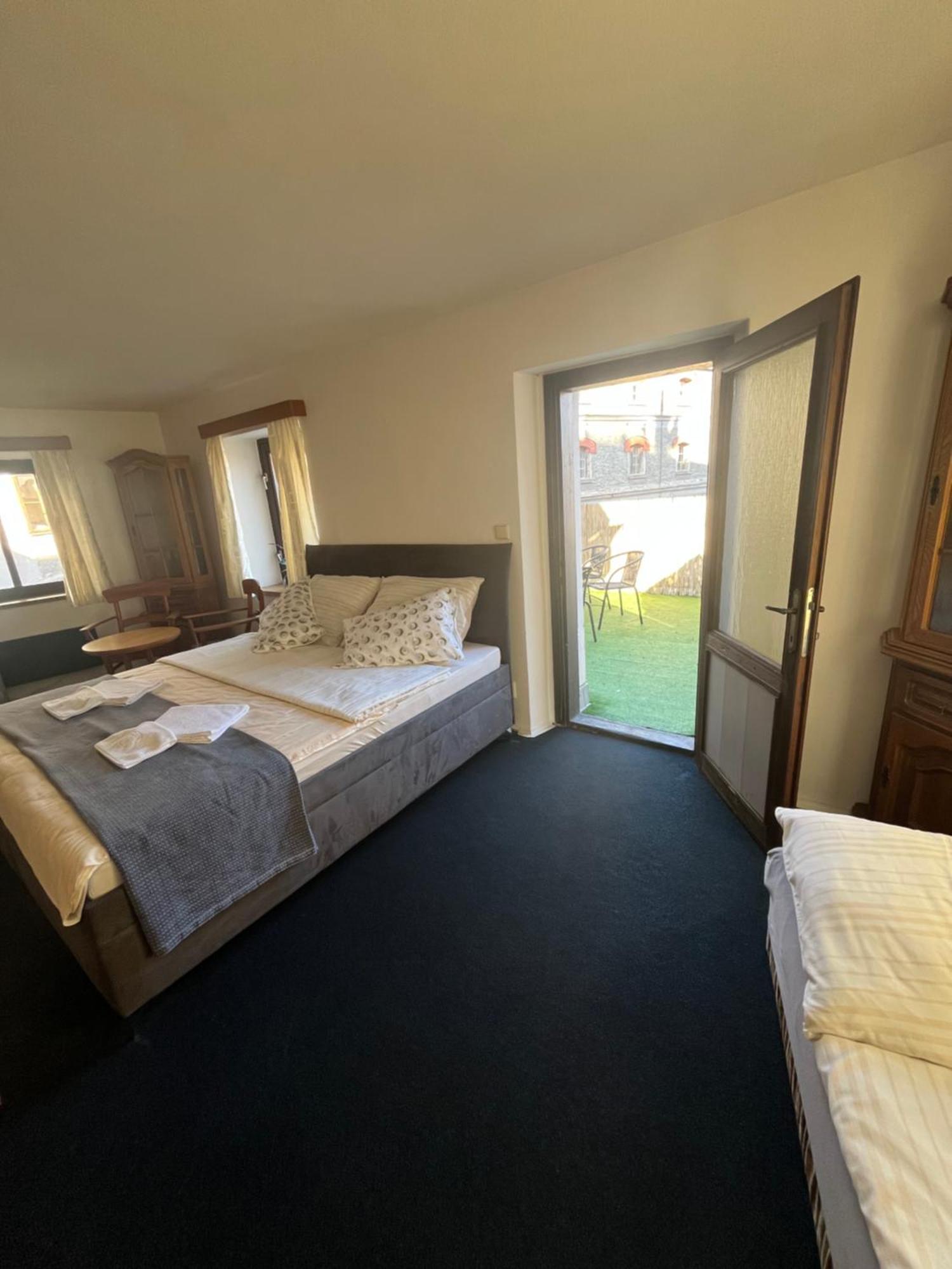 Apartmany Baroko Броумов Экстерьер фото